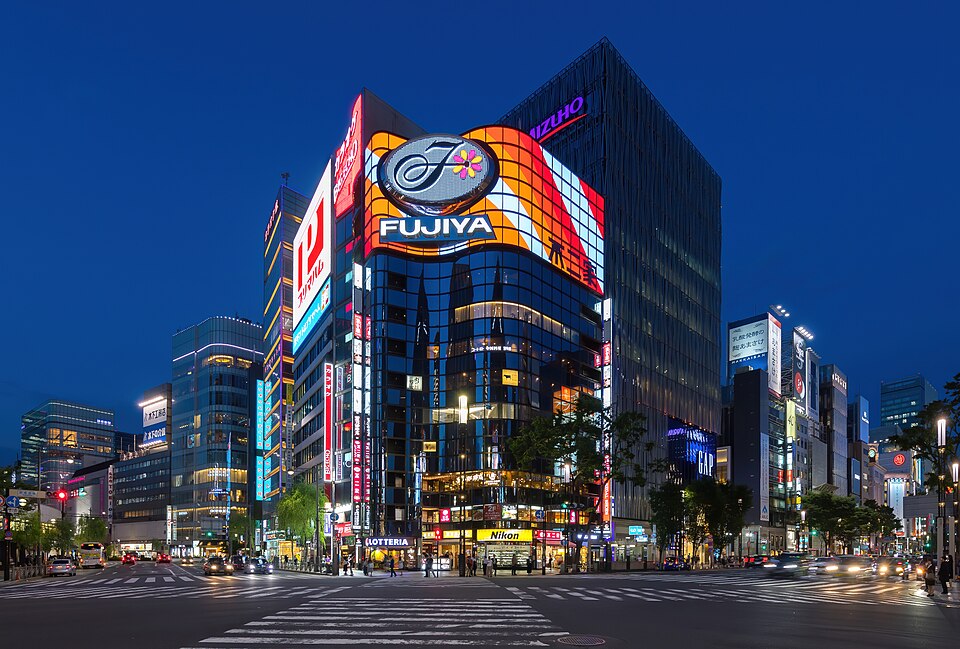 Illuminated street corner at blue hour - facade of the building Fujiya in Ginza Chuo-ku To — Tokyo, Japan