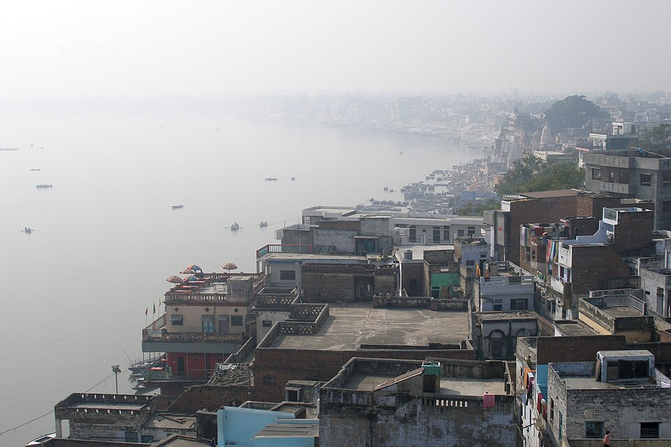 Varanasi, India, Varanasi city centre and Ganges river in the morning — Varanasi, India