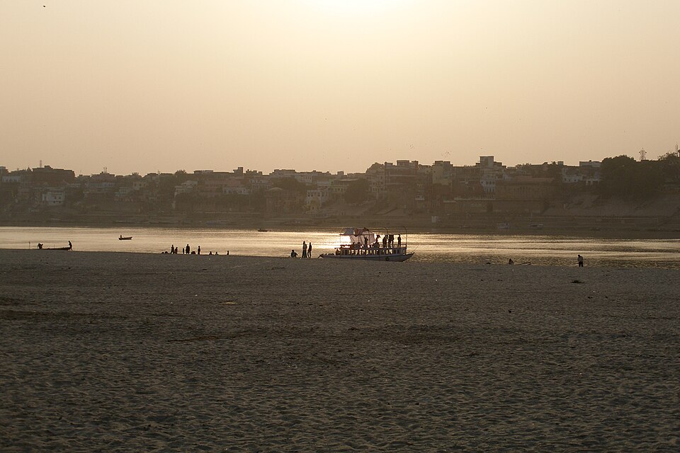 Varanasi, India, Sunset in Varanasi, Sacred and mystical Ganges — Varanasi, India