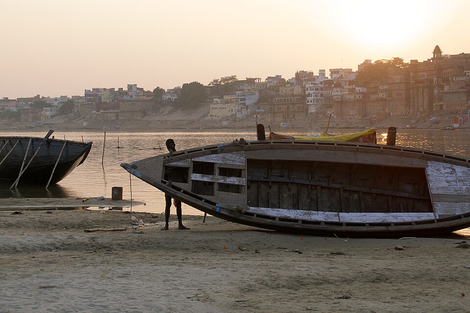 Varanasi, India, Sunset in Varanasi, Boats on Ganges River — Varanasi, India