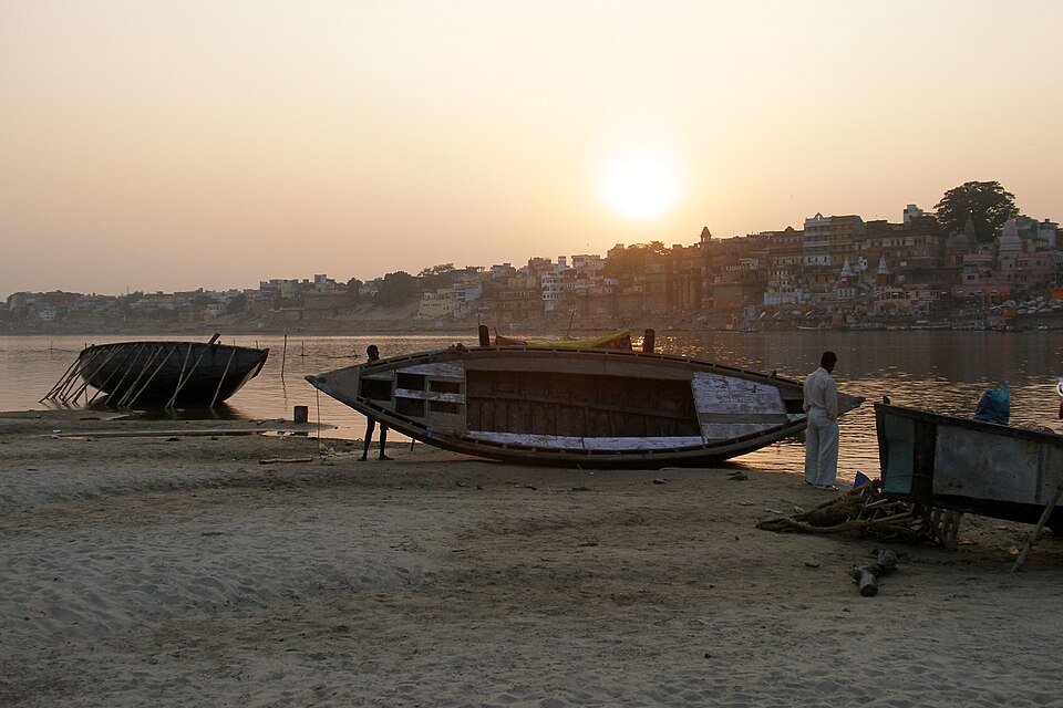 Varanasi, India, Sunset in Varanasi, Boats on Ganges — Varanasi, India