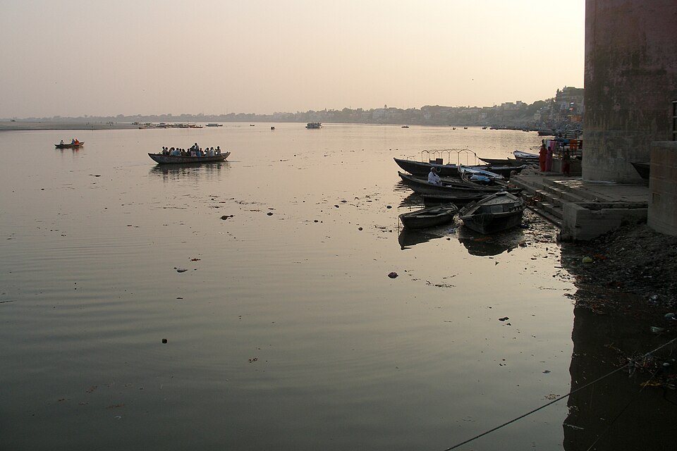 Varanasi, India, Ganges River after sunset — Varanasi, India