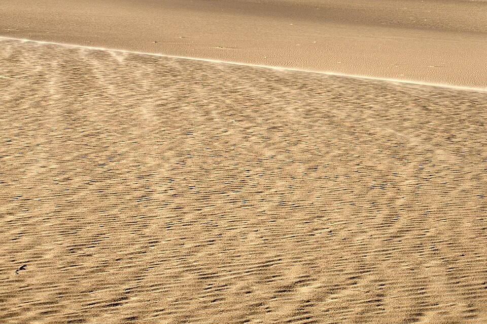Sand dunes in the desert, Sahara Desert, Dakhla Oasis, Egypt — Erg Chebbi, Morocco