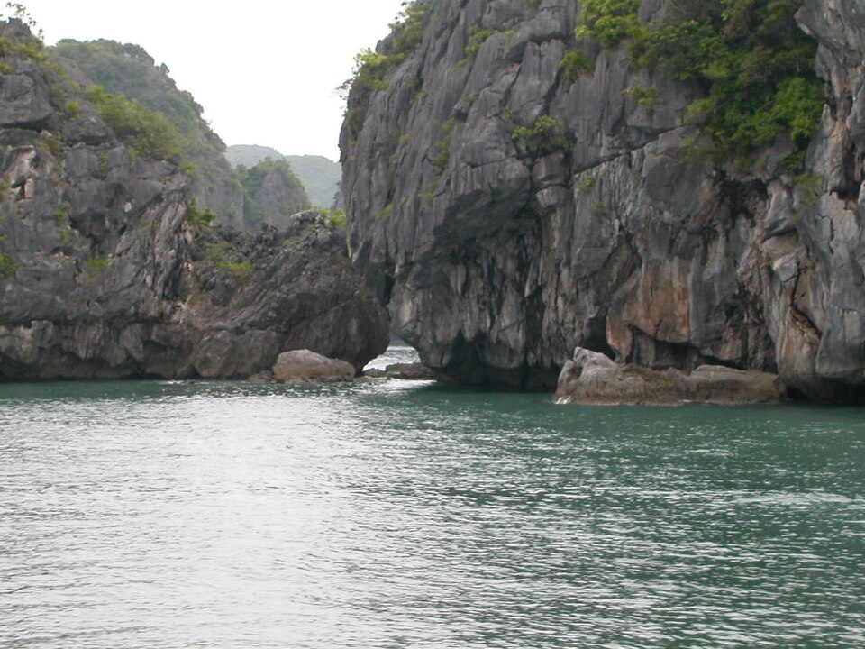 Halong Bay tourism in 2003 August 3 — Hạ Long Bay, Vietnam
