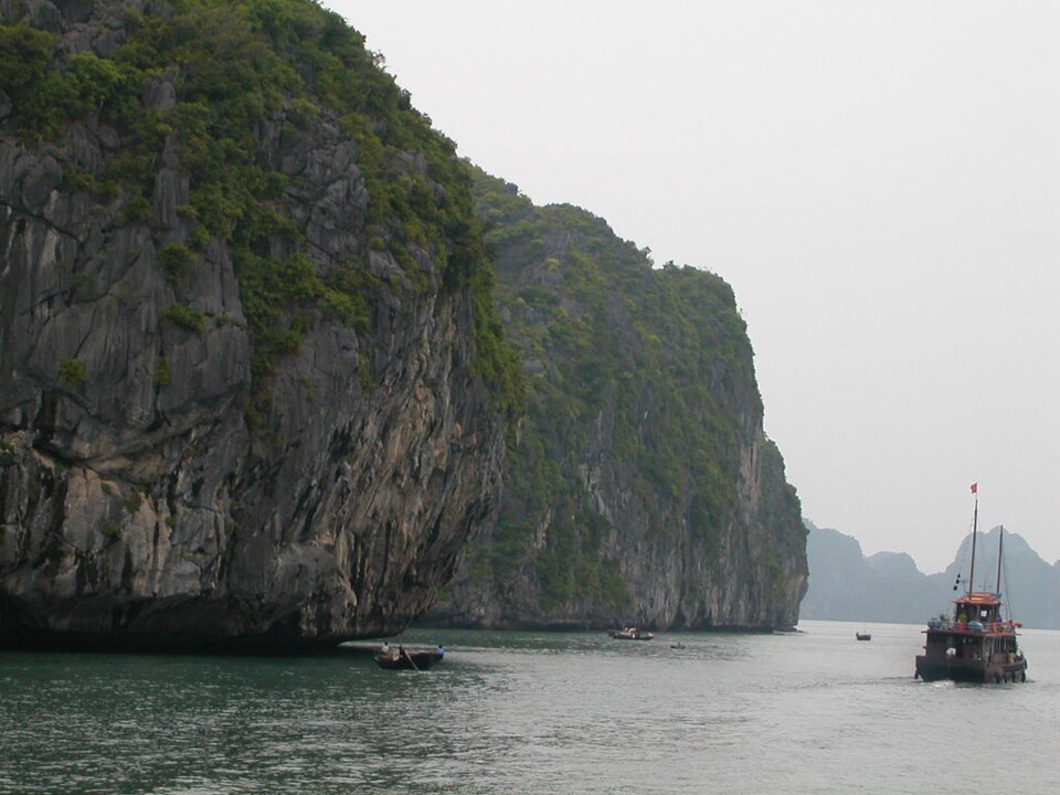 Halong Bay tourism in 2003 August 4 — Hạ Long Bay, Vietnam