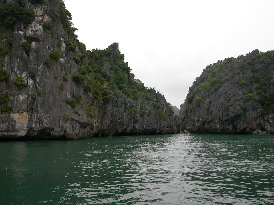 Halong Bay tourism in 2003 August 5 — Hạ Long Bay, Vietnam