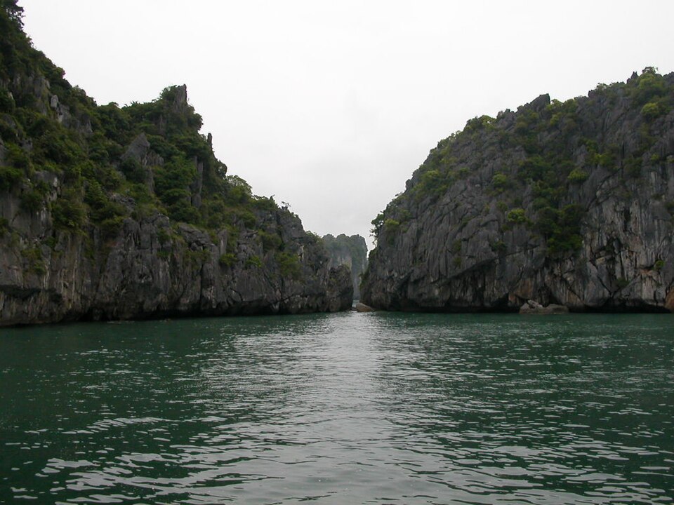 Halong Bay tourism in 2003 August 6 — Hạ Long Bay, Vietnam