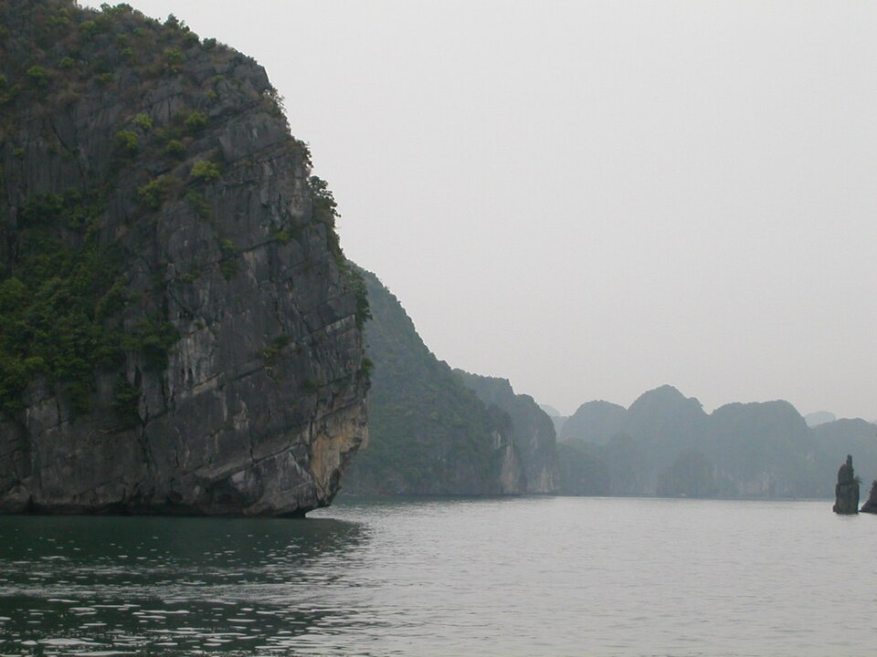 Halong Bay tourism in 2003 August 16 — Hạ Long Bay, Vietnam