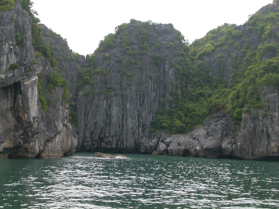 Halong Bay tourism in 2003 August 22 — Hạ Long Bay, Vietnam