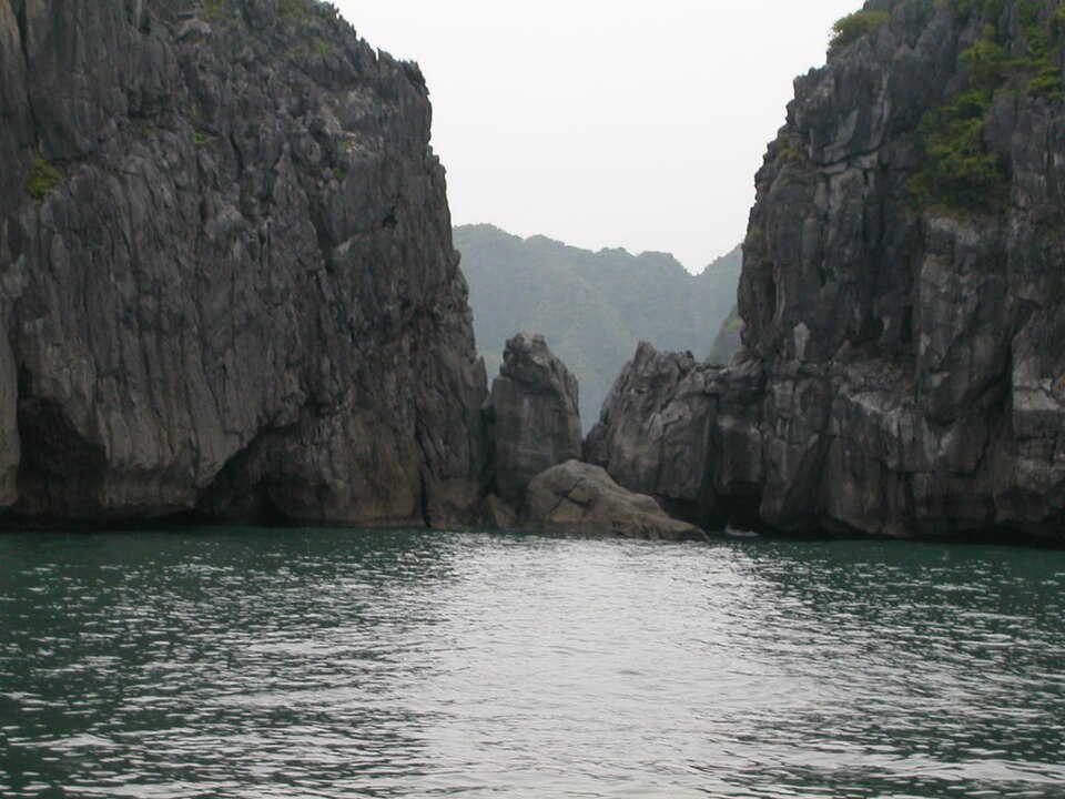 Halong Bay tourism in 2003 August 26 — Hạ Long Bay, Vietnam