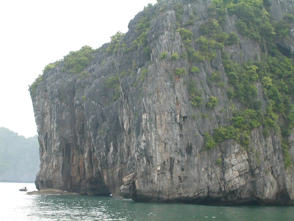 Halong Bay tourism in 2003 August 29 — Hạ Long Bay, Vietnam