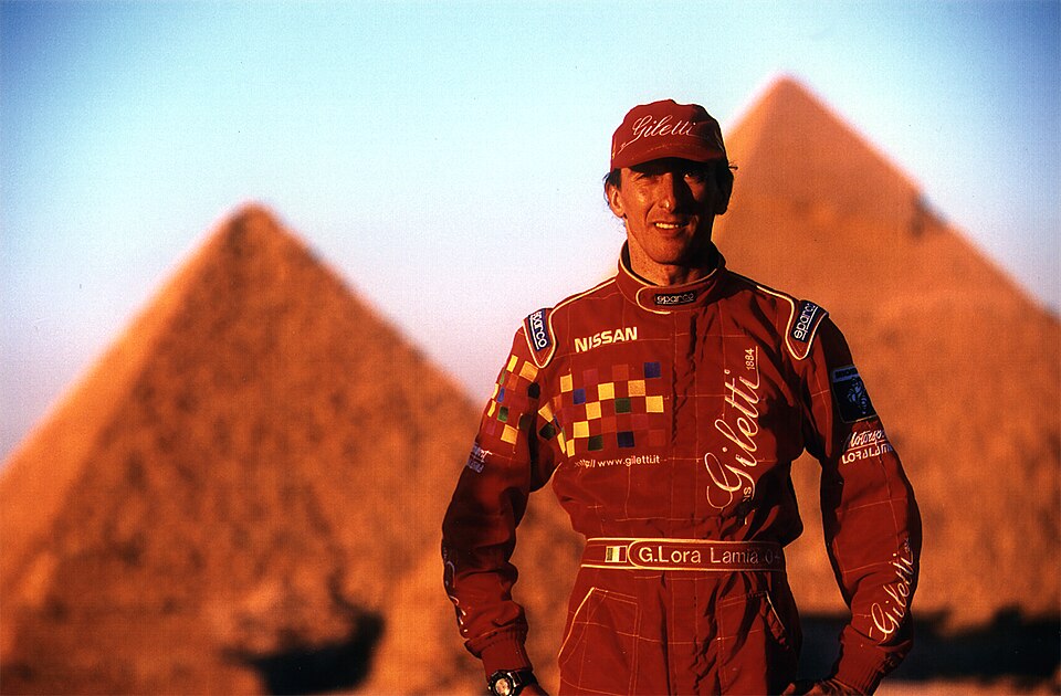 Gianni Lora Lamia Paris Dakar Cairo 2000 Team Nissan Motorsport Nismo Giletti Giza Pyramid — Giza, Egypt