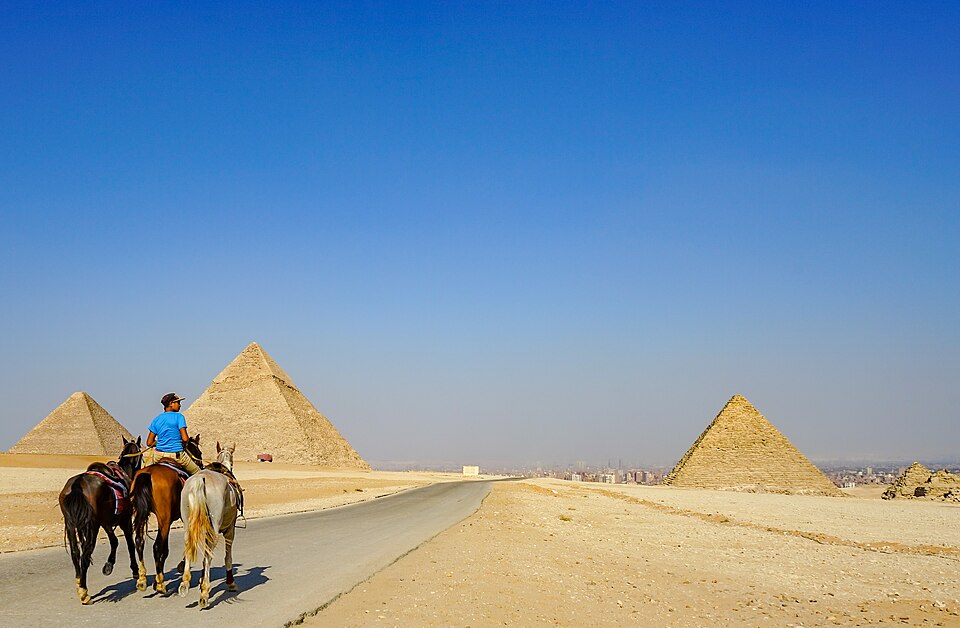 Giza Pyramid Complex (46845623282) — Giza, Egypt