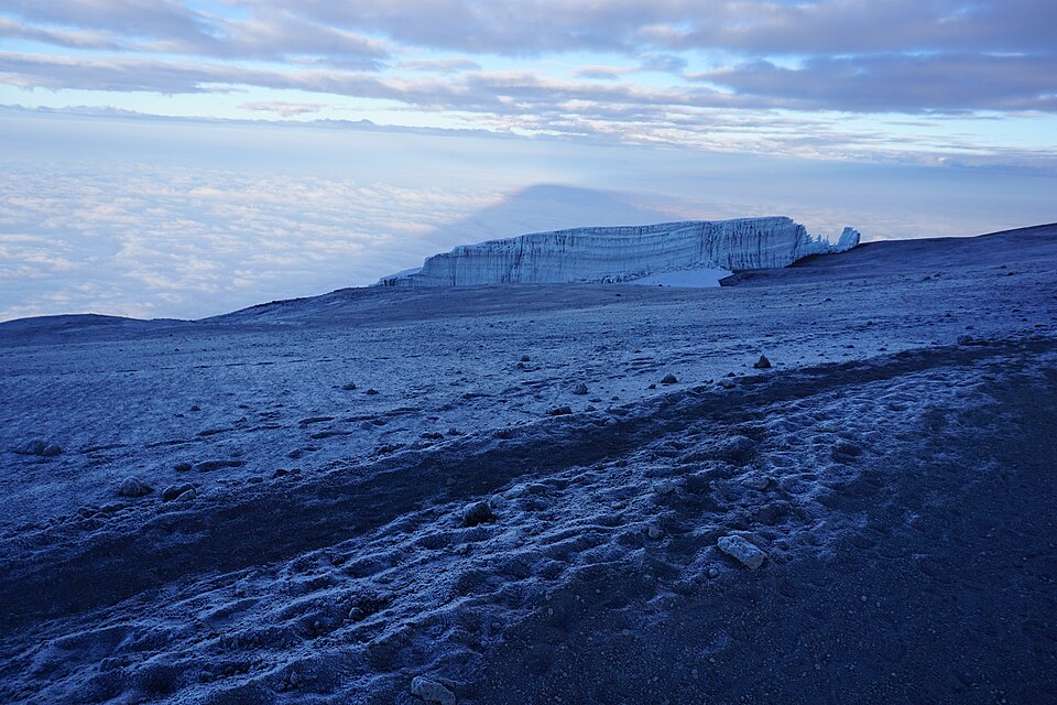 Glacier at the peak of Mount Kilimanjaro at sunrise — Mount Kilimanjaro, Tanzania