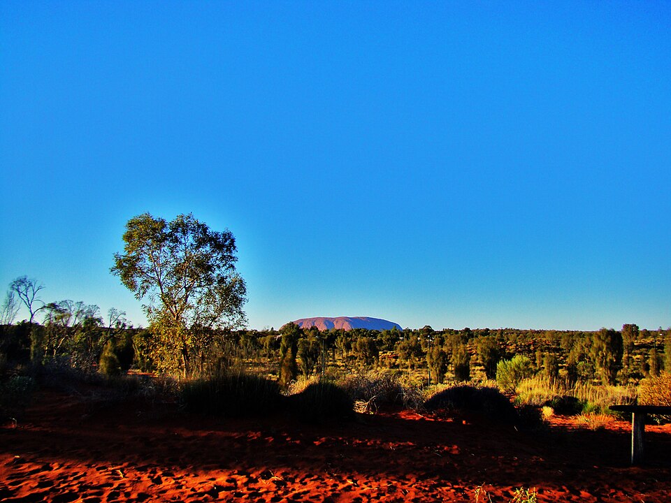 View of Uluru from the Naninga Lookout, Yulara — Uluru, Australia