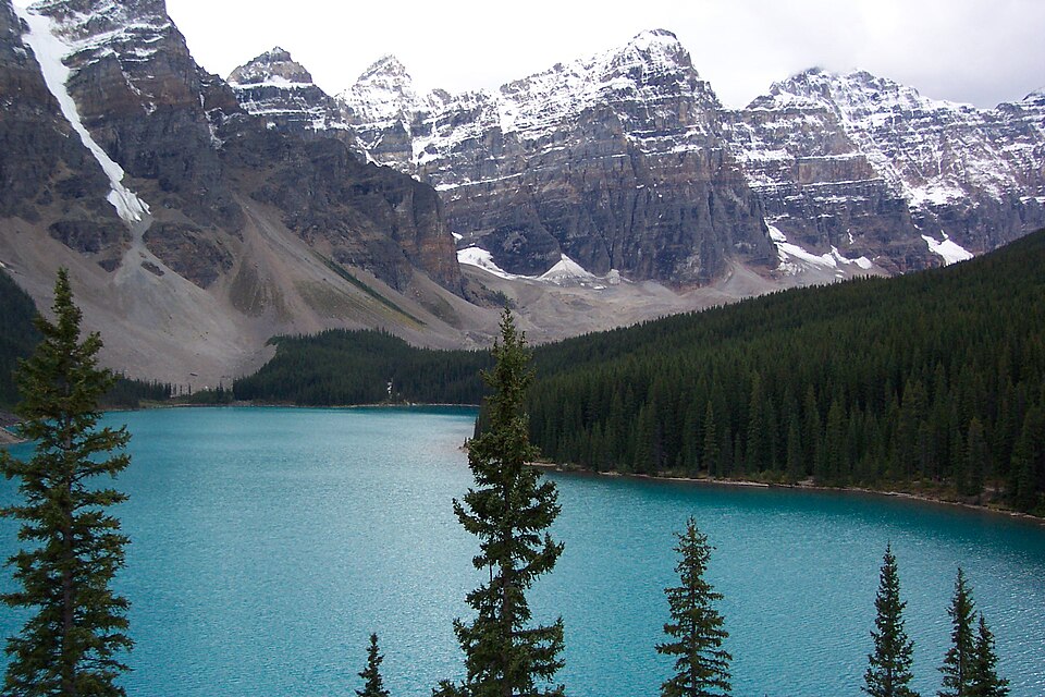 Moraine lake in Banff national park — Banff, Canada