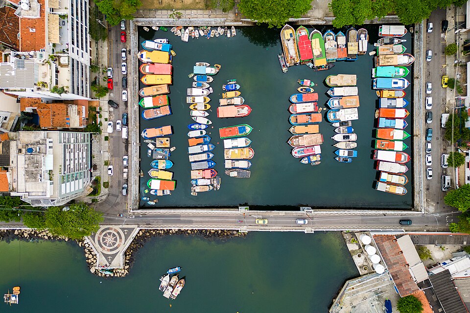 Guarda-corpo da Avenida Portugal - Rio de Janeiro - 20220923024517 — Rio de Janeiro, Brazil
