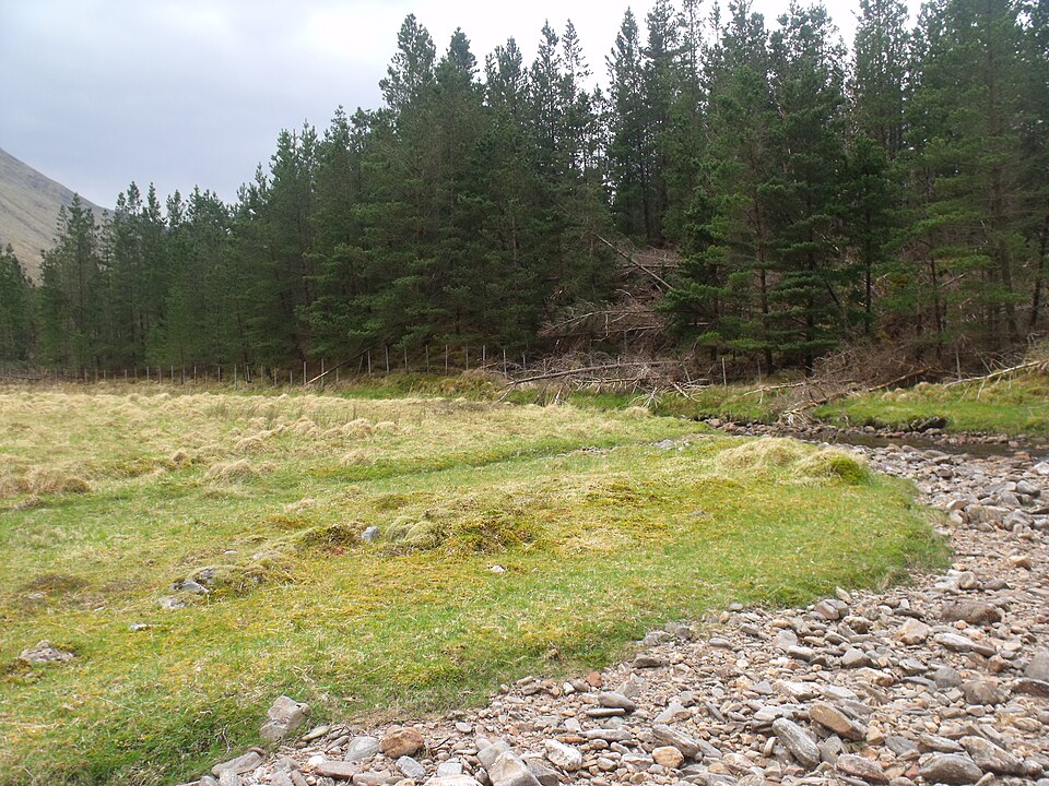 A bend on Glenmore River near Shiel Bridge, Scottish Highlands - geograph.org.uk - 3972073 — Highlands, United Kingdom