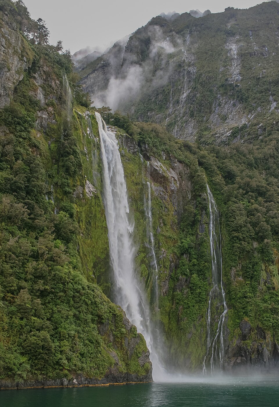 Cascada Stirling, Milford Sound-Nueva Zelanda07 — Milford Sound, New Zealand
