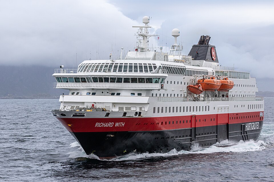 MS "Richard With" bei den Lofoten (2015) — Lofoten, Norway