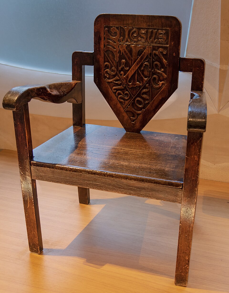 (Barcelona) Armchair dissenyat per Antoni Gaudí - Sagrada Familia — Barcelona, Spain