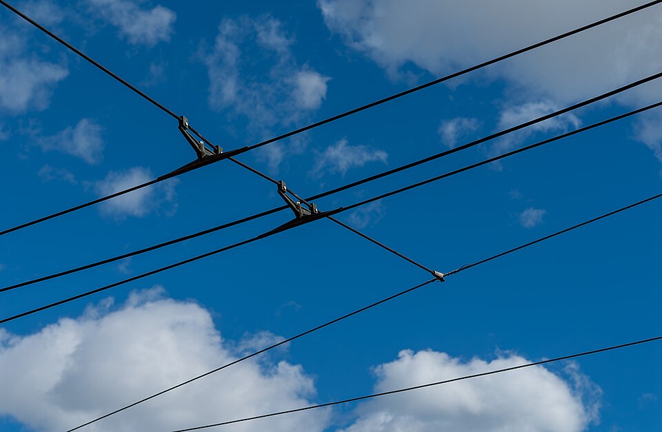 Tram overhead lines, Elevador da Glória, Lisbon, Portugal julesvernex2 — Lisbon, Portugal