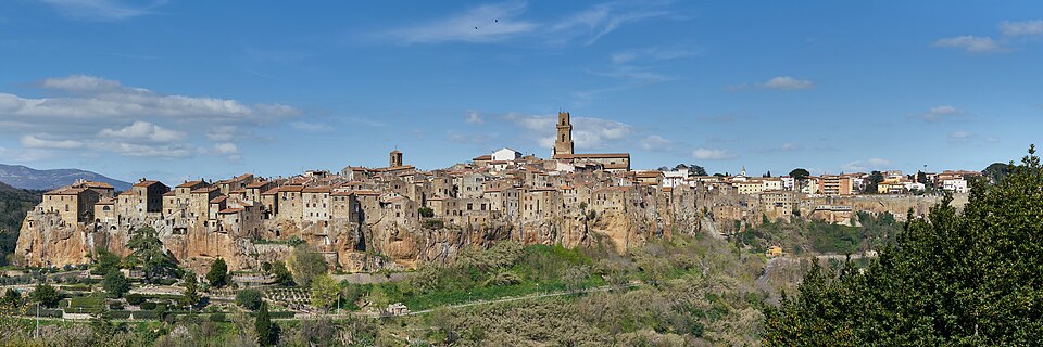 01665 ITA Tuscany Pitigliano S from viewpoint V-P — Val d'Orcia, Italy