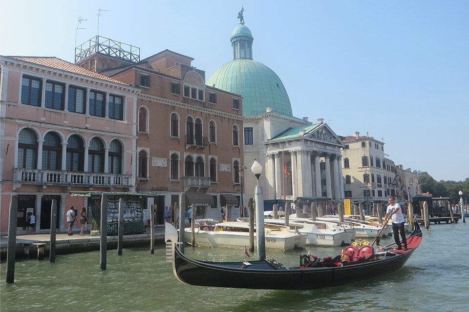 Gondola on Grand Canal (32850080388) — Venice, Italy