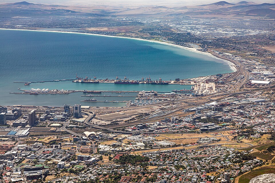 Cape Town (ZA), Table Mountain, Blick auf den Hafen -- 2024 -- 2828 — Cape Town, South Africa