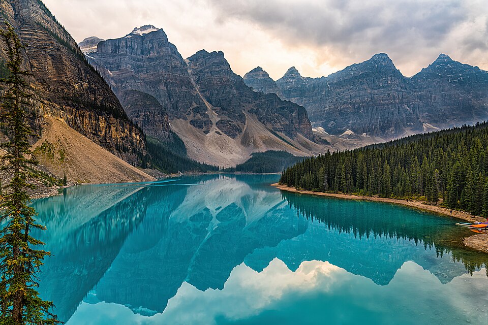 Moraine Lake at evening4 — Banff, Canada