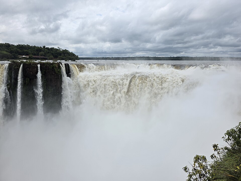 A view of Iguazu Falls from the Argentina side (78725) — Iguazú, Argentina