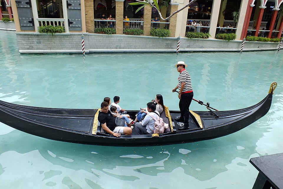 A gondola ride at the Venice Grand Canal Mall (2026-01-17) — Venice, Italy