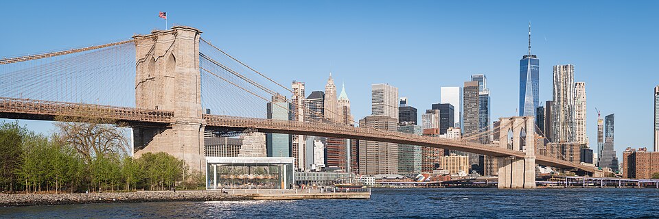 Brooklyn Bridge and the Lower Manhattan skyline from Pebble Beach, New York — New York City, United States