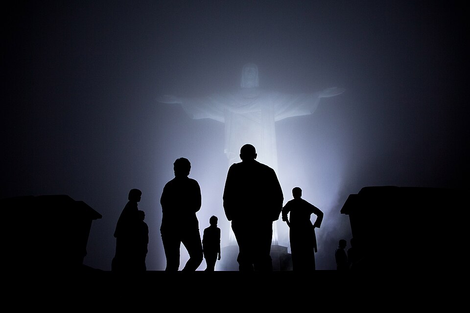 Obama family in mist in Rio de Janeiro — Rio de Janeiro, Brazil