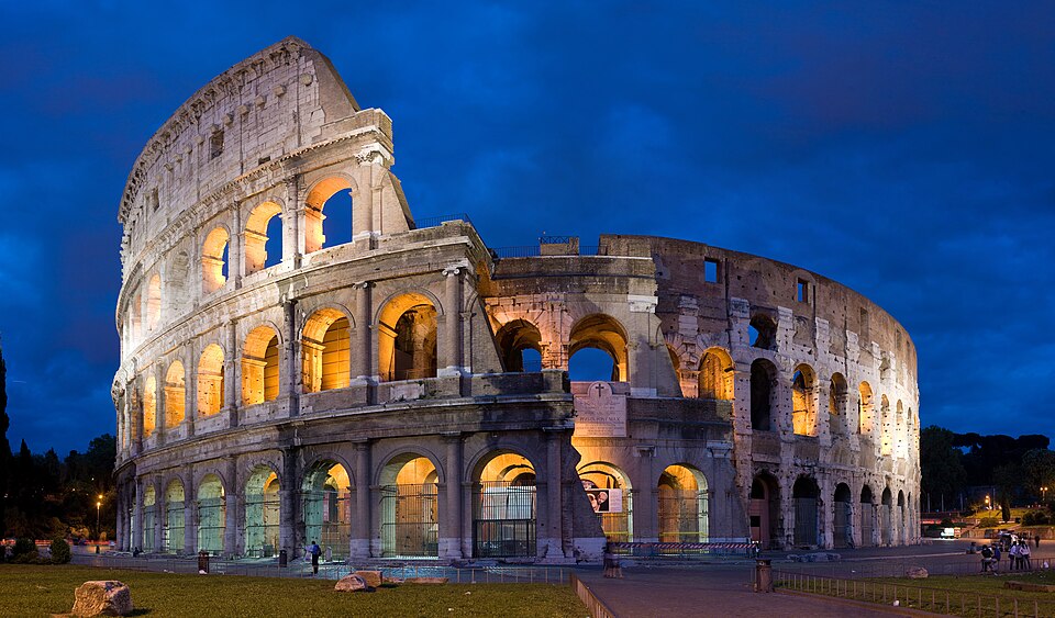 Colosseum in Rome, Italy - April 2007 — Rome, Italy
