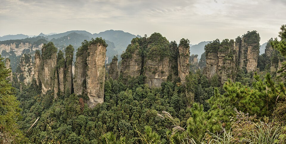 1 zhangjiajie huangshizhai wulingyuan panorama 2012 — Zhangjiajie, China