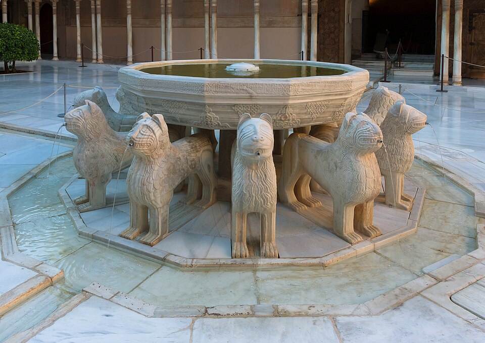 Fountain patio de los Leones Alhambra Granada Spain — Granada, Spain