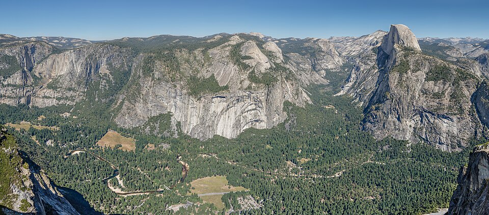 Panoramic Overview from Glacier Point over Yosemite Valley 2013 Alternative — Yosemite, United States