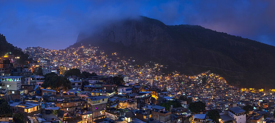 1 rocinha night 2014 panorama — Rio de Janeiro, Brazil