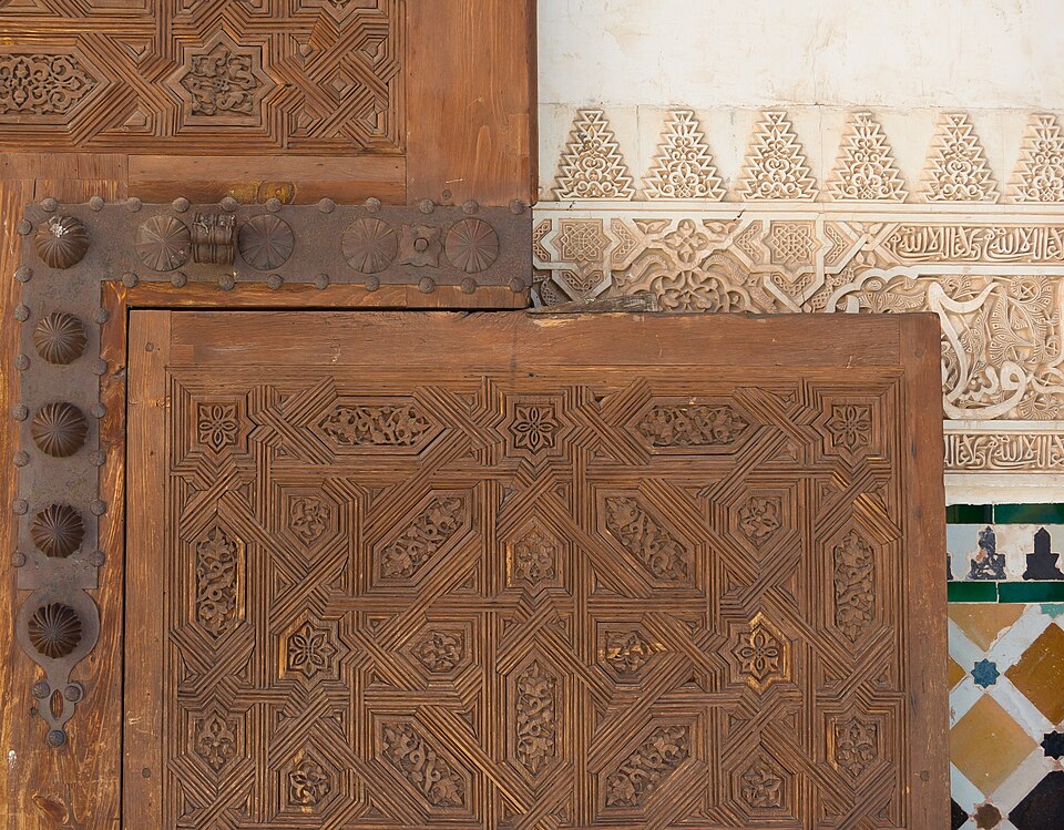 Stucco, wooden door, mosaics, wall Alhambra, Granada, Spain — Granada, Spain