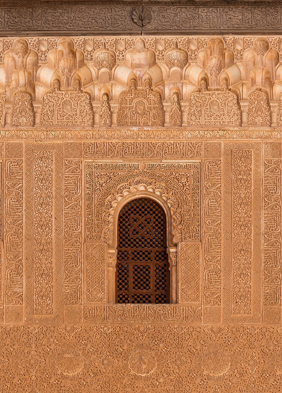 Window, Nasrid motto, Cuarto Dorado, Alhambra, Granada, Spain — Granada, Spain