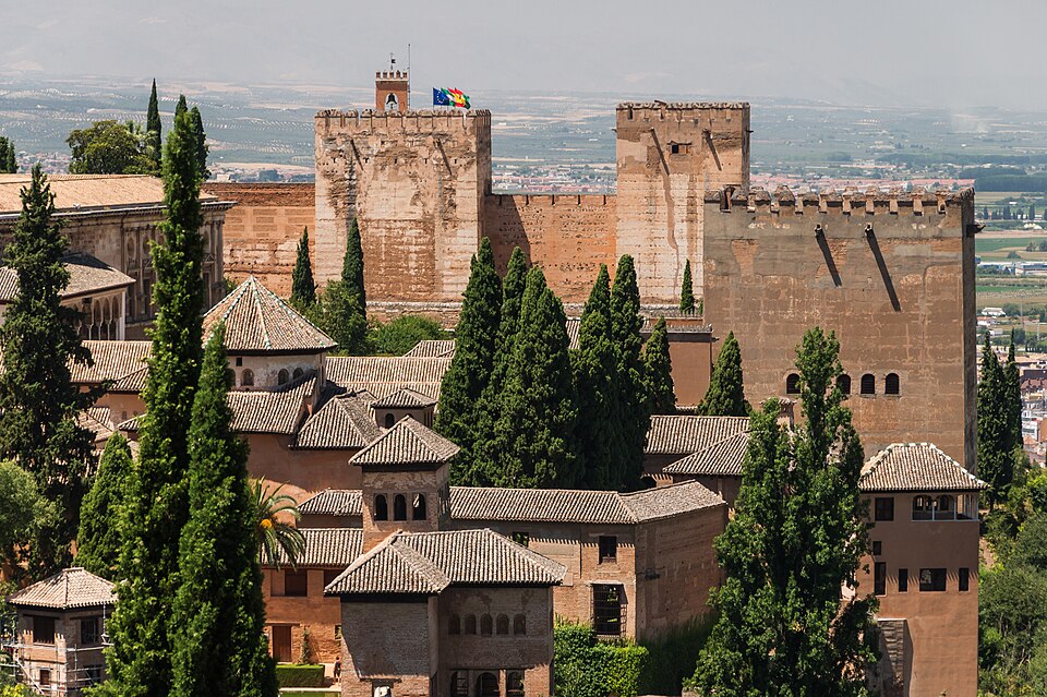 Roofs and towers of Alhambra from Generalife, Granada, Spain — Granada, Spain