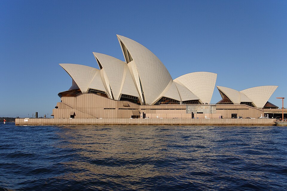 Sydney opera house side view — Sydney, Australia