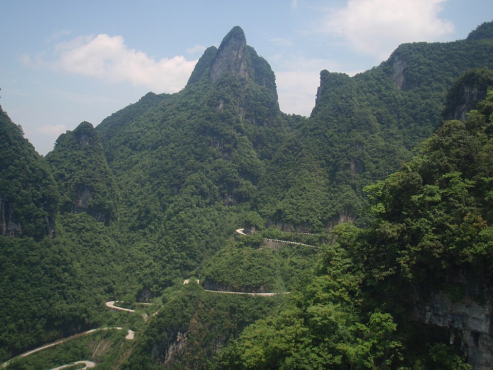 Zhangjiajie mountains from cable car - panoramio — Zhangjiajie, China