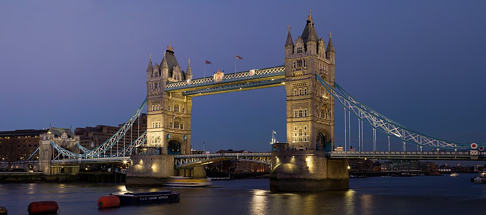 Tower Bridge London Dusk Feb 2006 — London, United Kingdom