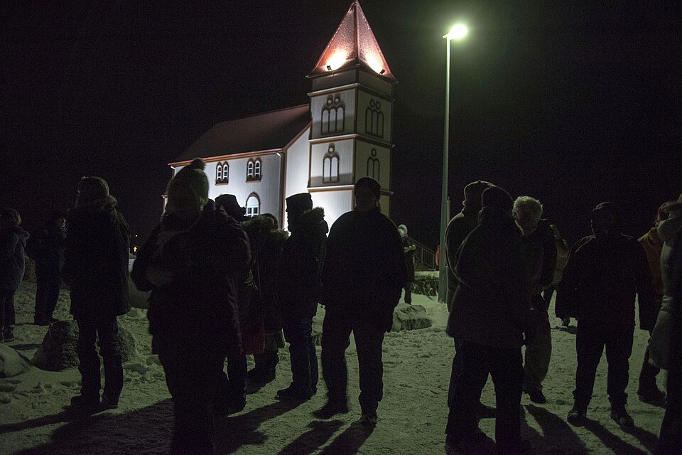 Northern Lights seekers (15816237498) — Akureyri, Iceland