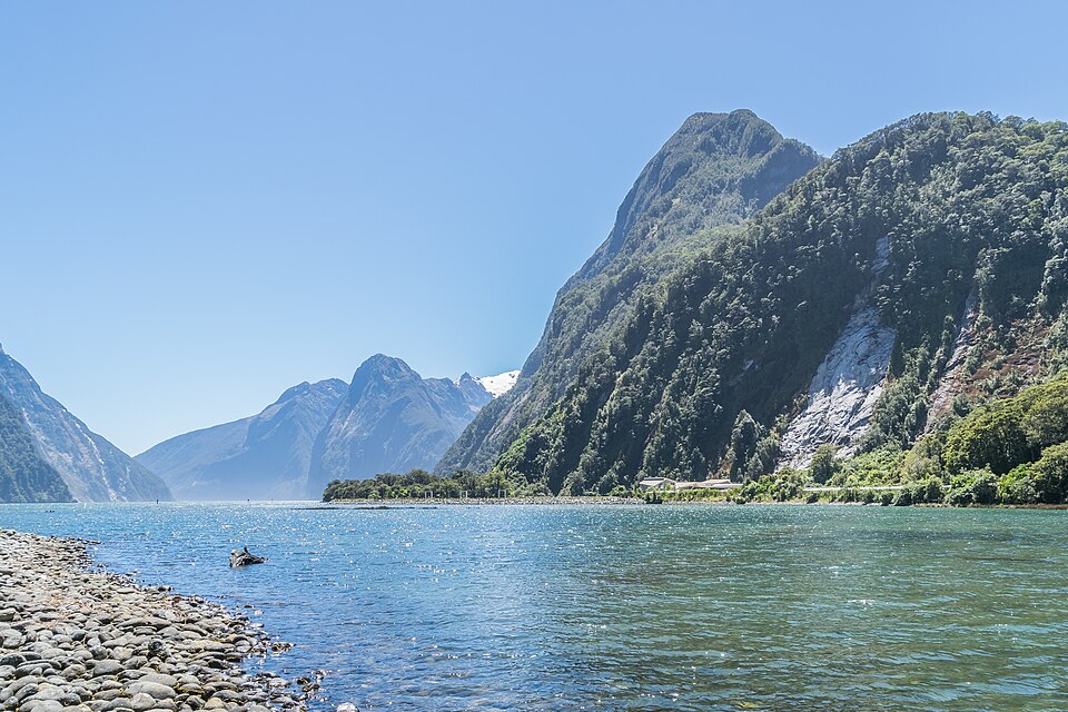 Milford Sound in Fiordland National Park 01 — Milford Sound, New Zealand