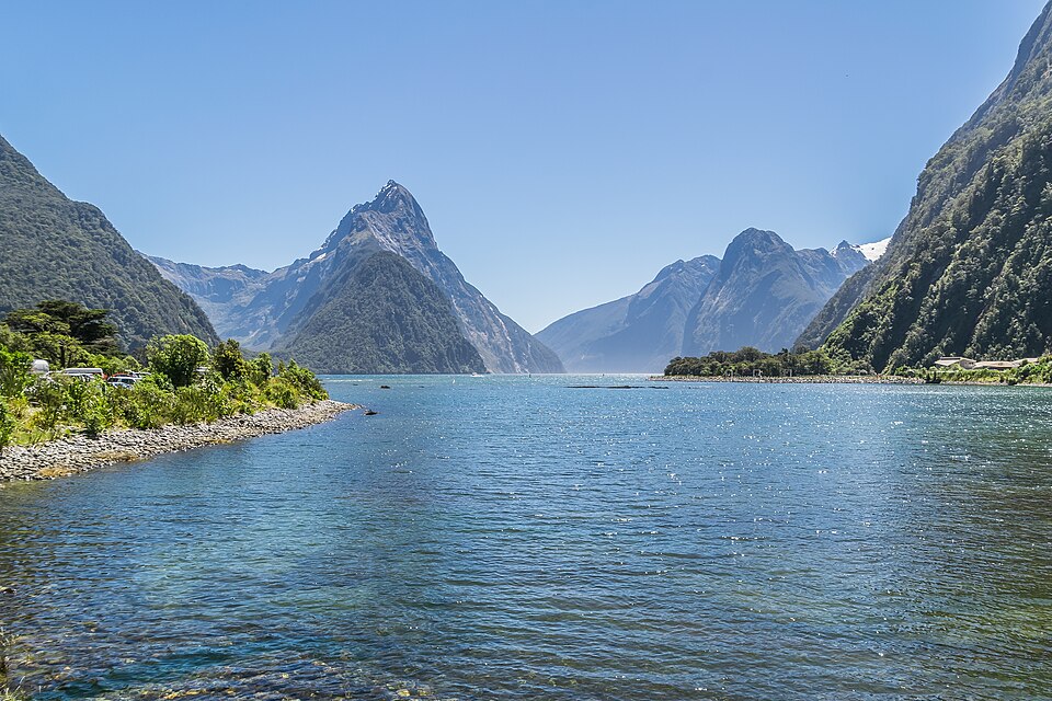 Milford Sound in Fiordland National Park 04 — Milford Sound, New Zealand