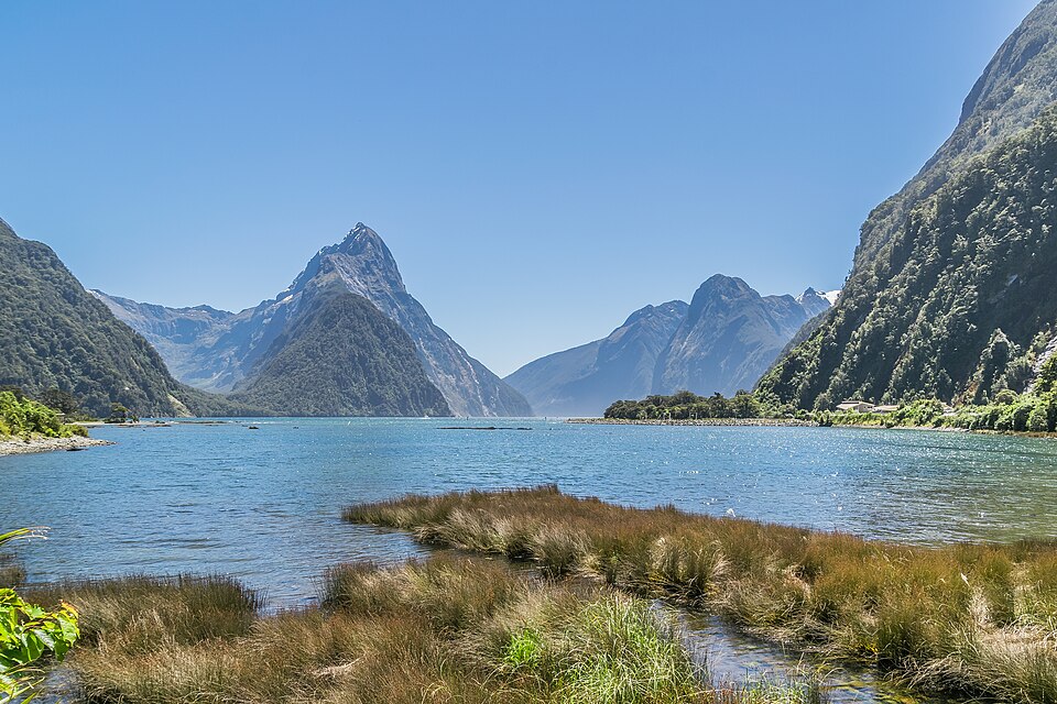 Milford Sound in Fiordland National Park 05 — Milford Sound, New Zealand