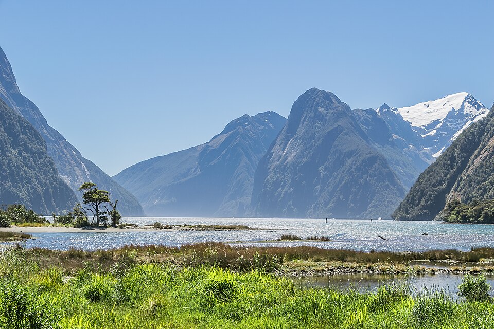 Milford Sound in Fiordland National Park 11 — Milford Sound, New Zealand